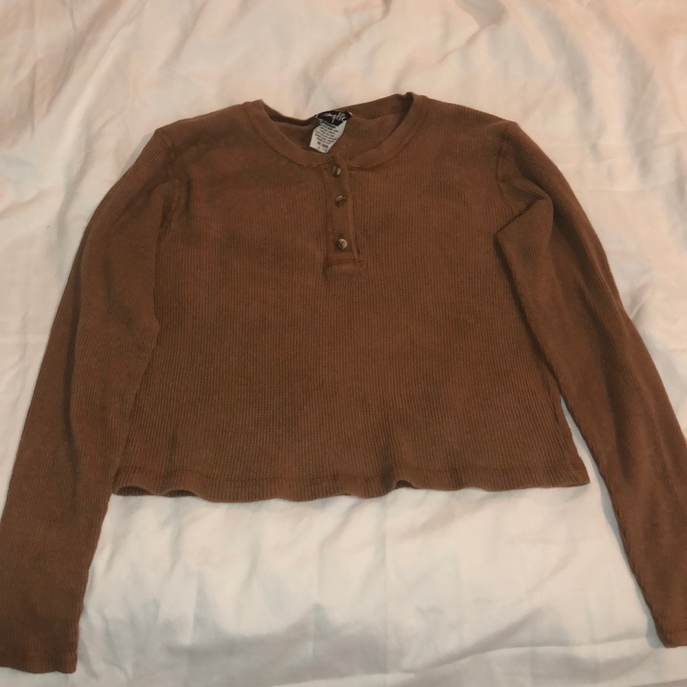 Cropped long sleeve shirt